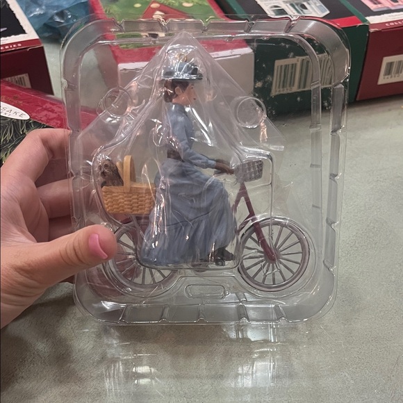 Hallmark Keepsake Ornament - Miss Gulch Wizard of Oz - Picture 3 of 3